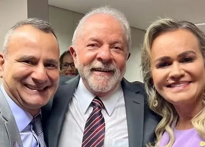 O presidente Lula ao lado do ex-prefeito de Belford Roxo (RJ), Waguinho, e de Daniela Carneiro, ex-ministra