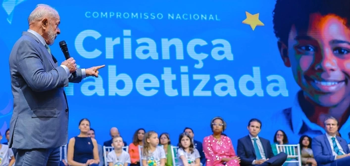 Pedro II conquista Selo Ouro do Compromisso Nacional Criança Alfabetizada