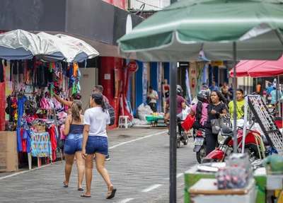 Pessoas comprando no Centro de Teresina
