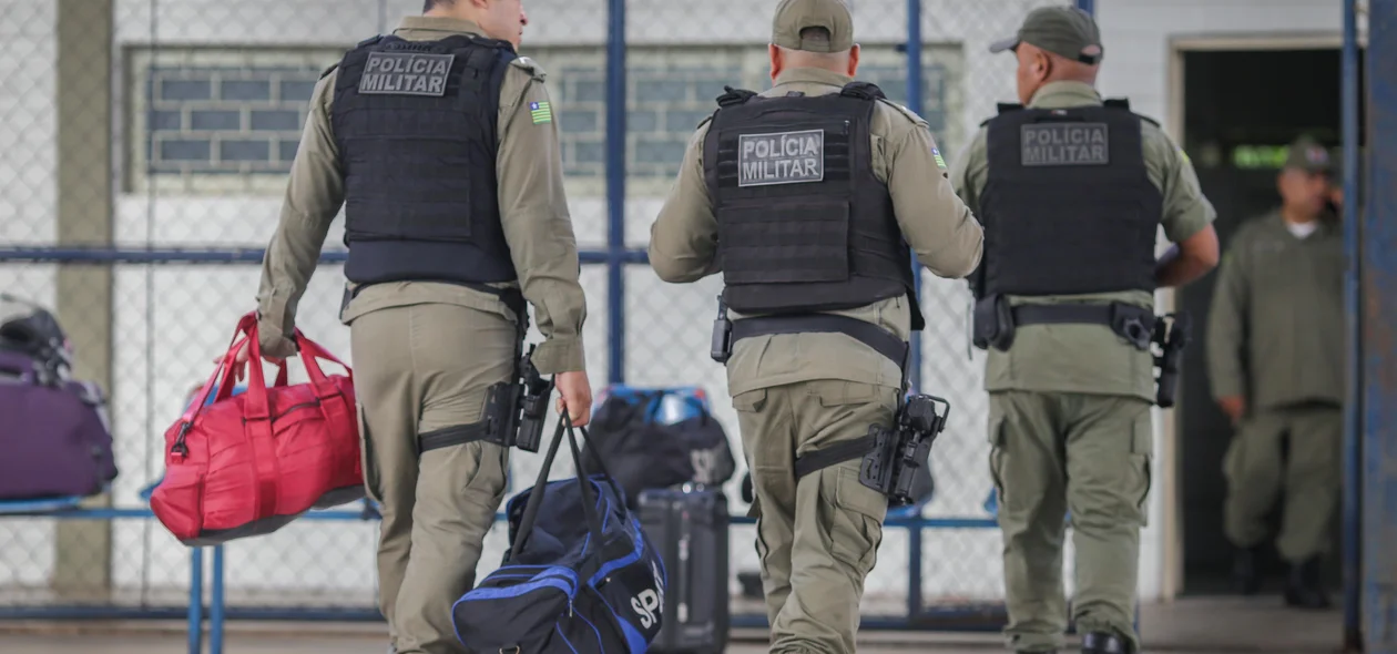 Policiais se preparam para reforçar a segurança no Carnaval