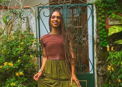 Políticos criticam professora trans por dar aula montada de Drag Queen no MS