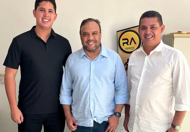Prefeito João Arilson e deputados