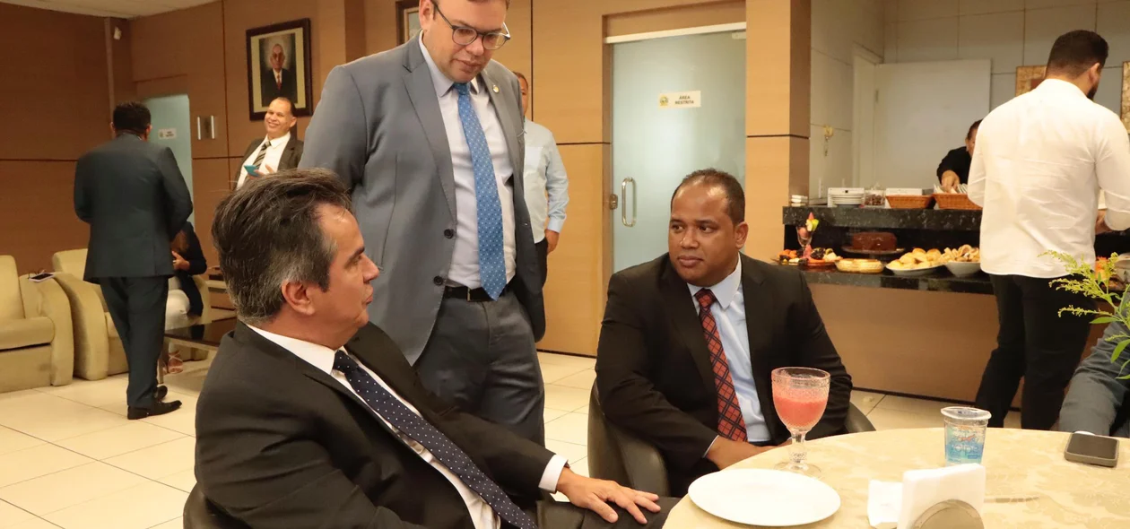 Senador Ciro Nogueira durante a reunião