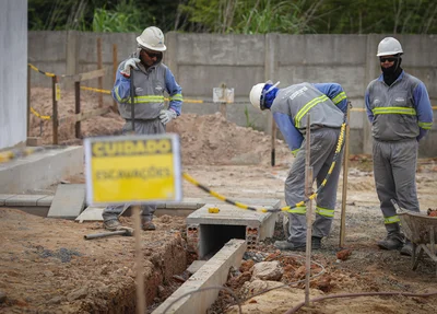 Trabalhadores na obra