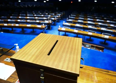 Urna para eleição no Senado