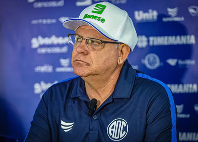 Waguinho Dias, técnico do Confiança