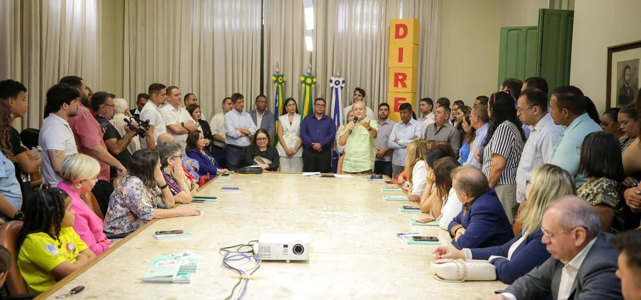 A cerimônia ocorreu no Palácio da Cidade