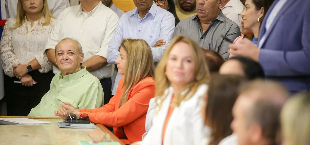 A cerimônia reuniu parlamentares
