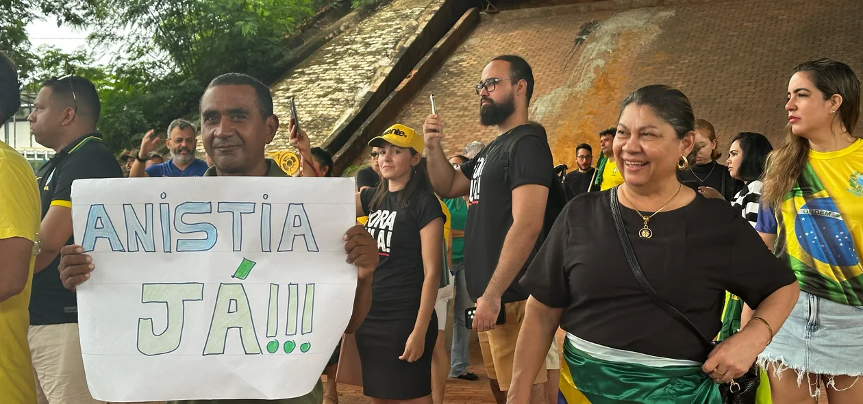 A manifestação ocorreu na Avenida Raul Lopes