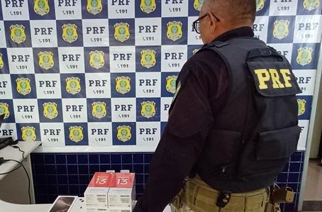 Aparelhos telefônicos apreendidos pela PRF na BR 230 em Floriano