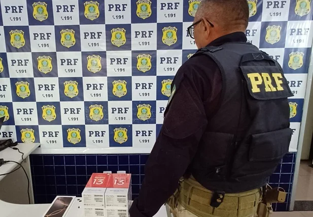 Aparelhos telefônicos apreendidos pela PRF na BR 230 em Floriano