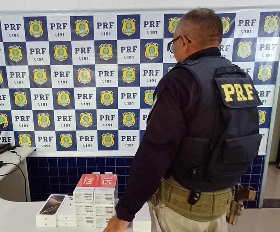 Aparelhos telefônicos apreendidos pela PRF na BR 230 em Floriano