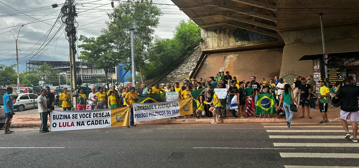 Apoiadores de Bolsonaro presentes na manifestação