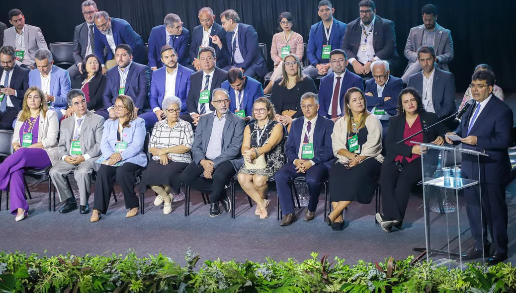 Autoridades na abertura do 30° Fórum Regional de Fortalecimento da Rede de Parcerias