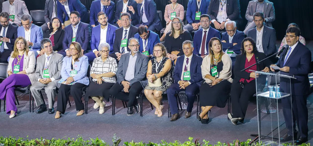 Autoridades na abertura do 30° Fórum Regional de Fortalecimento da Rede de Parcerias