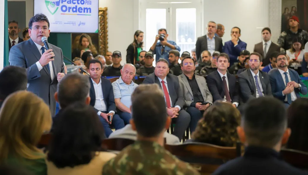Autoridades no evento