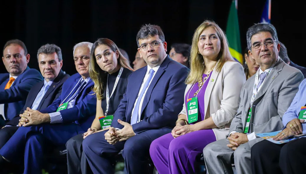 Autoridades no evento