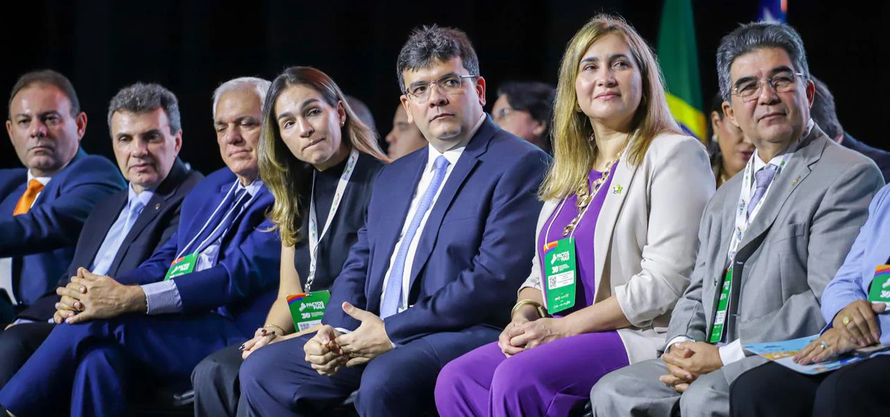Autoridades no evento