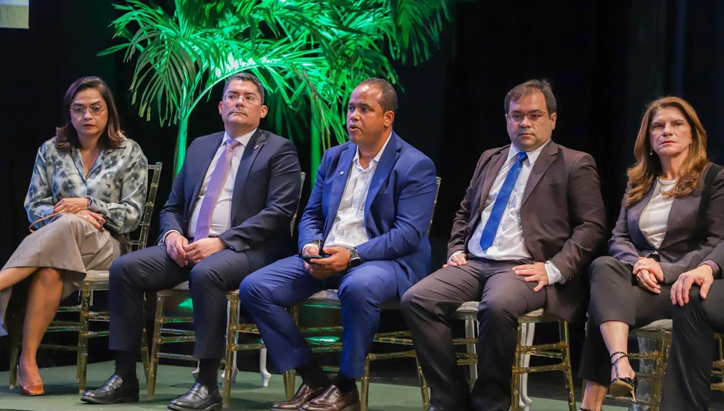 Autoridades presentes no evento