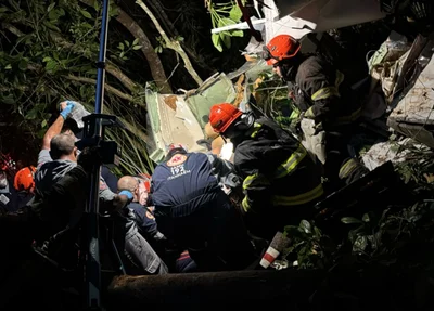 Avião monomotor caiu no litoral de São Paulo e deixa uma pessoa morta