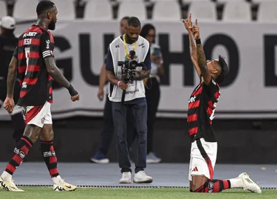 Bruno Henrique comemorando gol