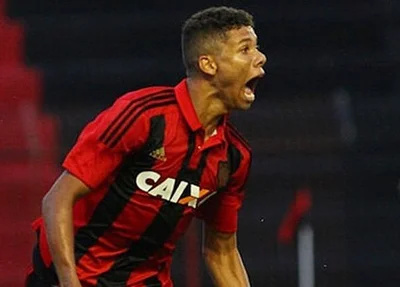 Caio Felipe, lateral formado no Sport e atual Altos