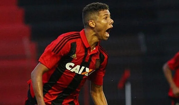 Caio Felipe, lateral formado no Sport e atual Altos