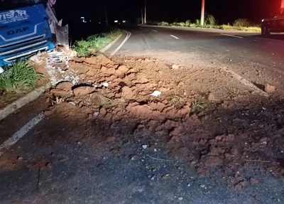 Caminhão saiu da pista a BR 316