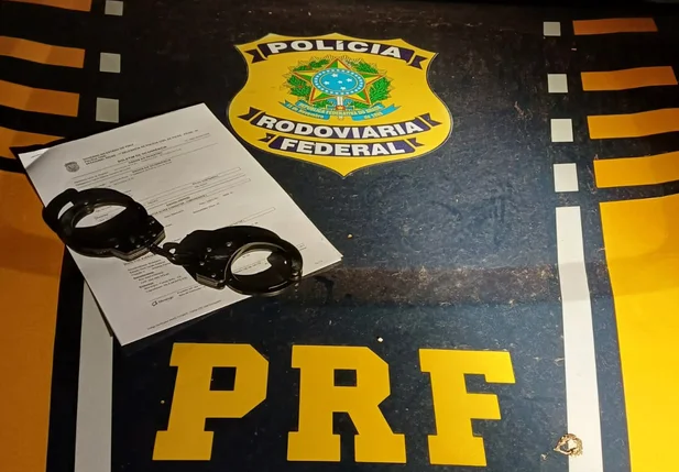 Caminhoneiro com mandado de prisão em aberto foi preso em Gilbués