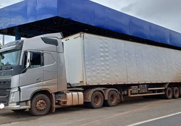 Caminhoneiro foi preso por embriaguez ao volante