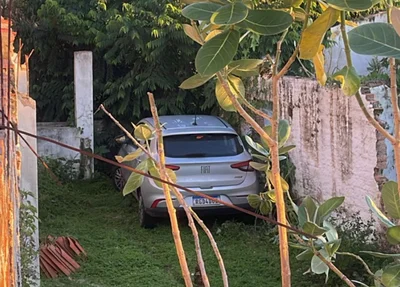 Carro foi recuperado pela Polícia Militar