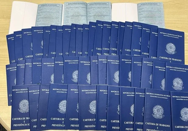 Carteiras de Trabalho apreendidas