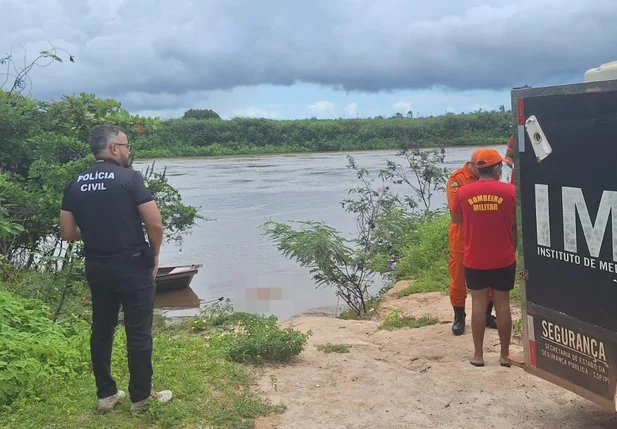 Corpo é encontrado boiando nas margens de rio na cidade de Parnaíba