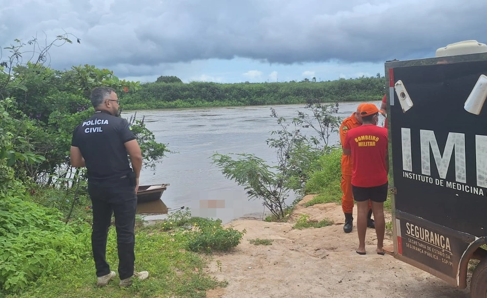 Corpo é encontrado boiando nas margens de rio na cidade de Parnaíba