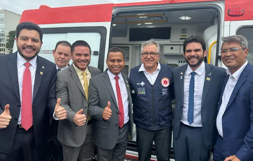 Deputado Dr. Marcus Vinícius participa da entrega de 21 novas ambulâncias do SAMU para o Piauí