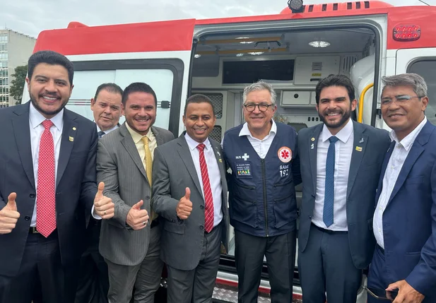 Deputado Dr. Marcus Vinícius participa da entrega de 21 novas ambulâncias do SAMU para o Piauí