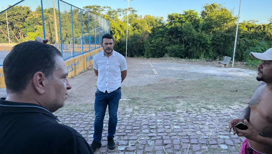 Deputado no local