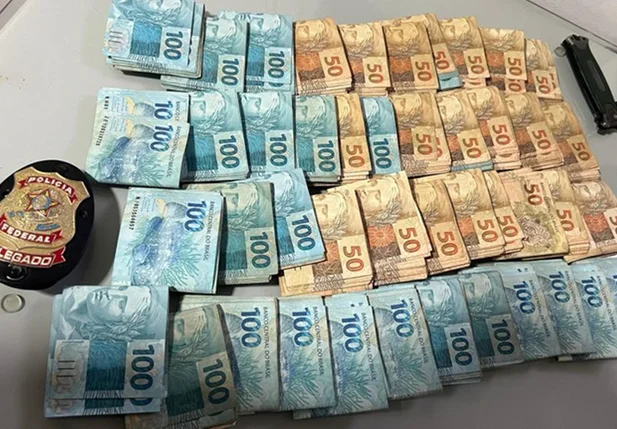 Dinheiro apreendido durante a Operação Biometrics