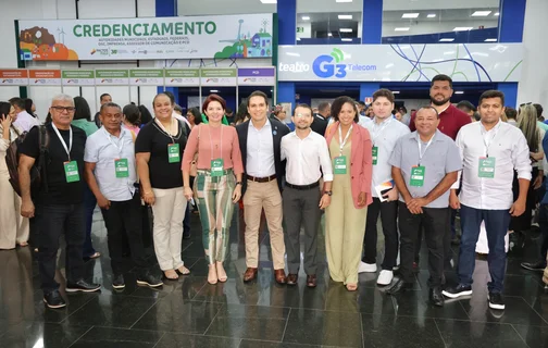Dr. Gilberto Júnior junto de sua equipe técnica