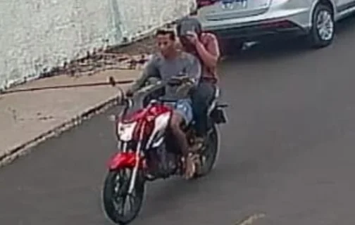 Dupla acusada de roubar veículo de motoboy no bairro Cristo Rei