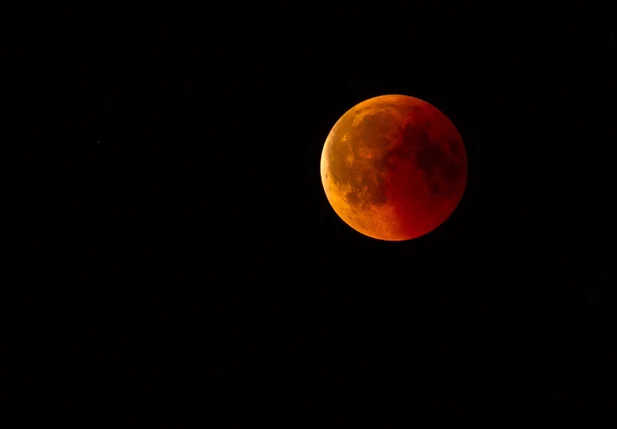 Eclipse lunar