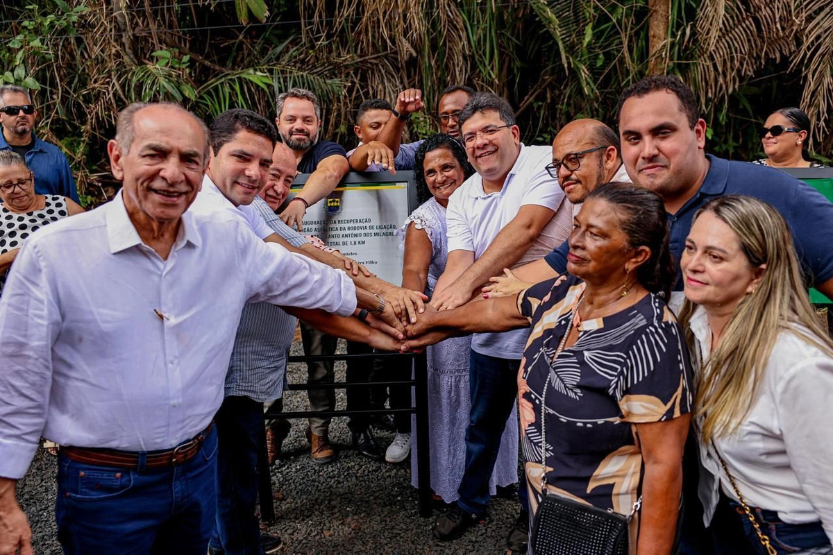 Entrega de estrada que dá acesso a Santa Cruz dos Milagres