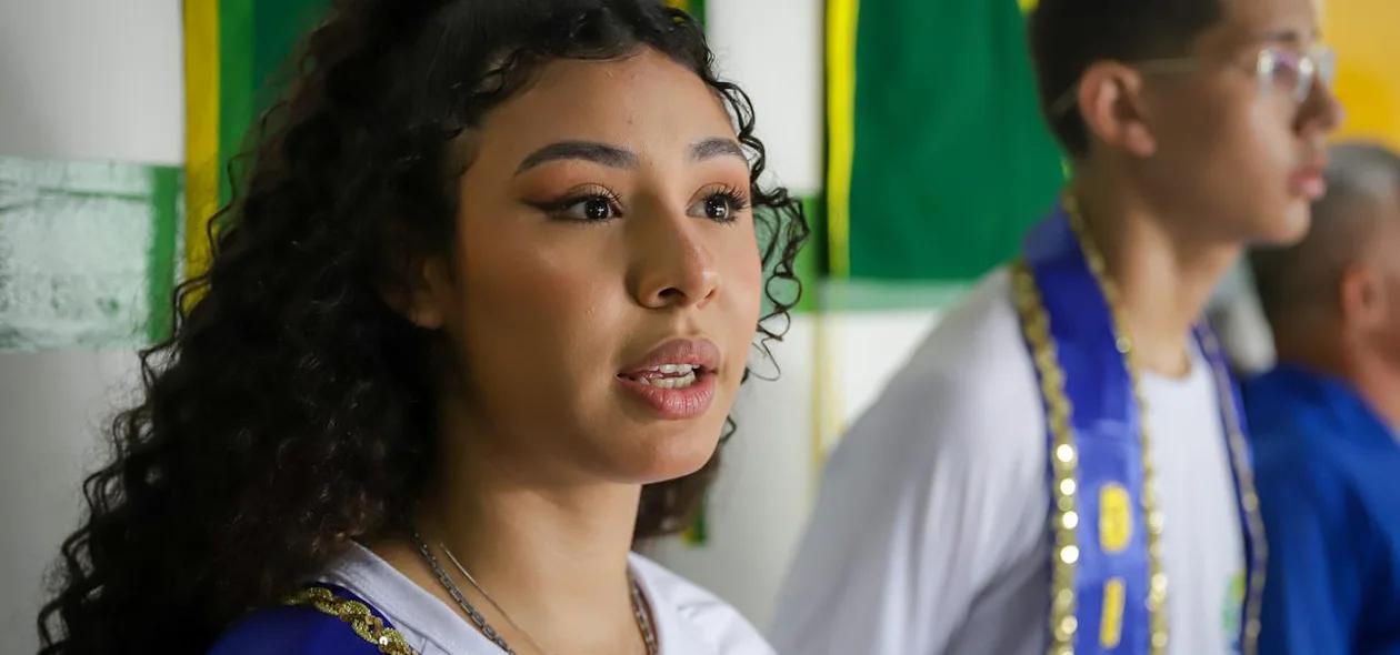 Estudante Lara Vitória