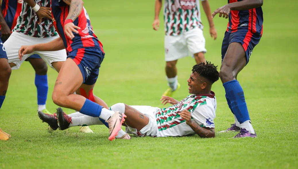 Falta em jogador do Fluminense-PI
