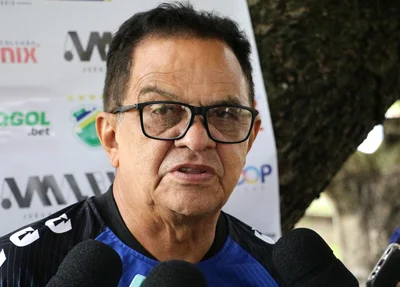 Francisco Diá, treinador do Altos