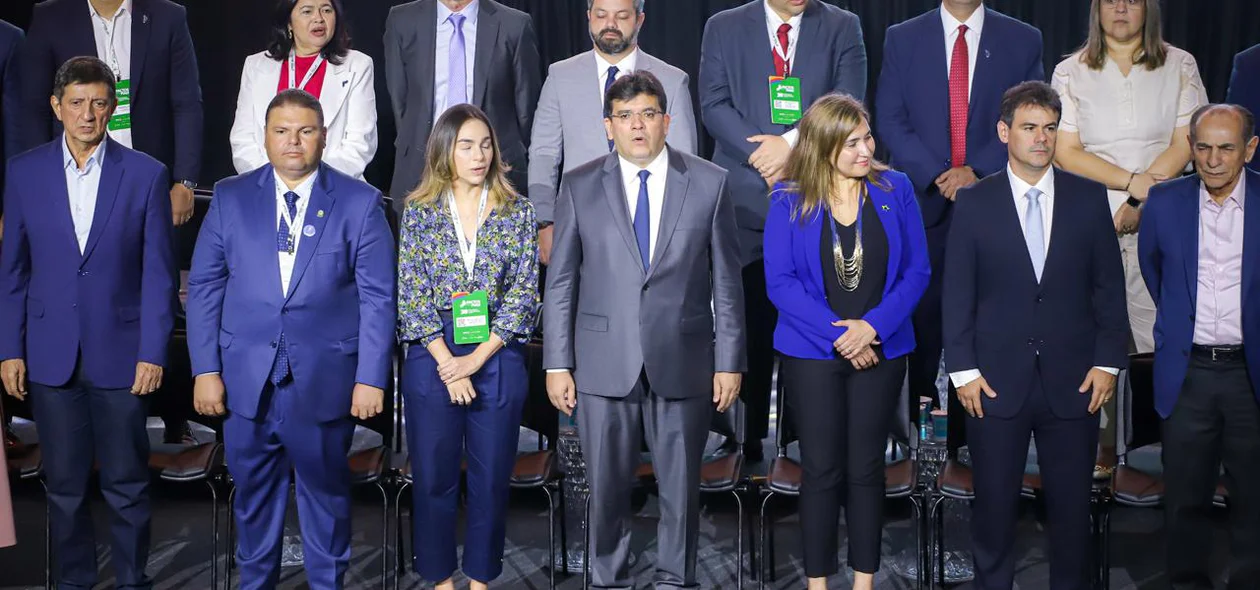 Governador Rafael Fonteles e demais autoridades