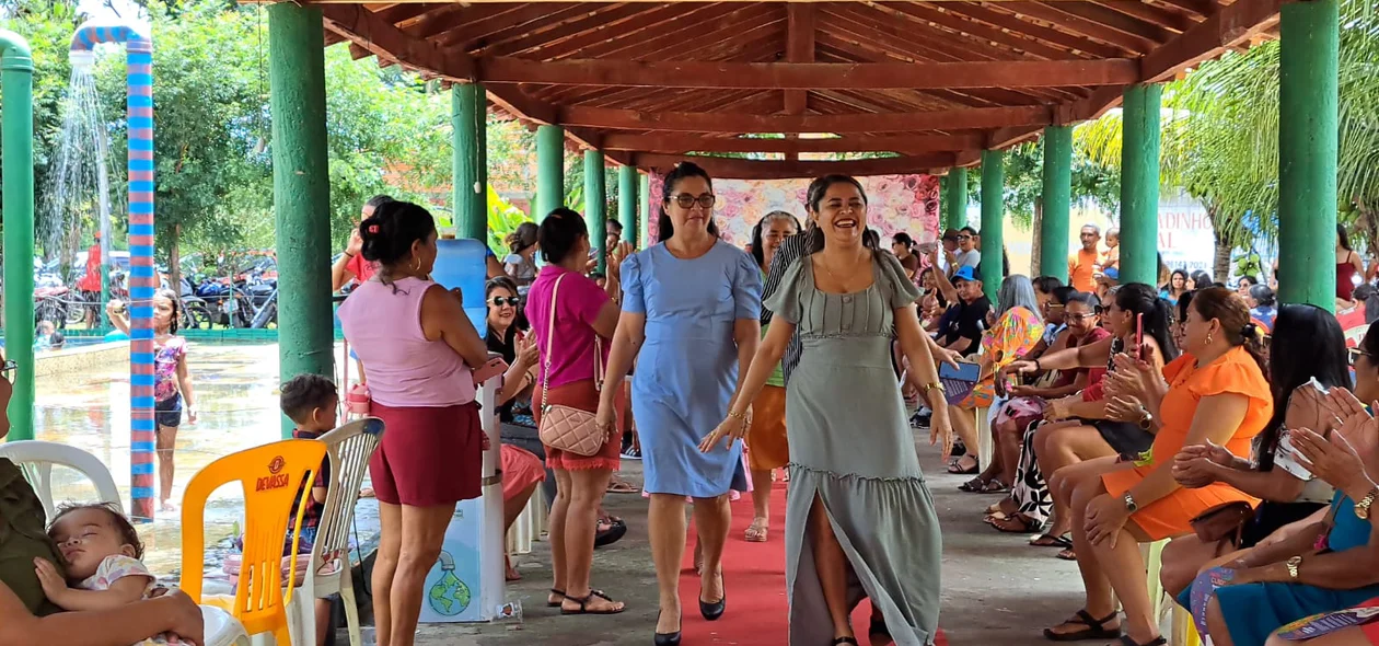 Houve também desfiles das mulheres