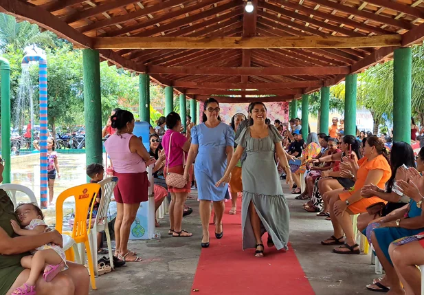 Houve também desfiles das mulheres