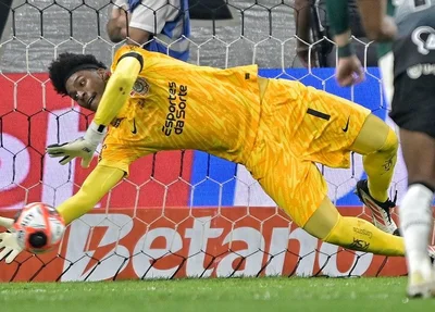 Hugo Souza defendeu pênalti de Veiga na final do Paulistão