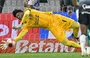 Hugo Souza defendeu pênalti de Veiga na final do Paulistão